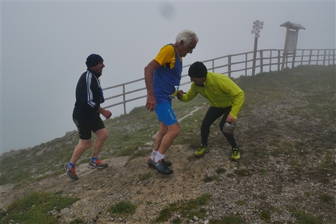 TRAIL di PIZZO San Michele N°3157 FOTO scattate a raffica in VETTA da Peppe Dalessio con nebbia e gran freddo - foto 3124