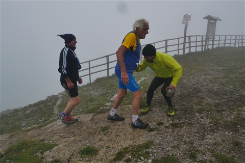 TRAIL di PIZZO San Michele N°3157 FOTO scattate a raffica in VETTA da Peppe Dalessio con nebbia e gran freddo - foto 3126