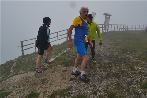 TRAIL di PIZZO San Michele N°3157 FOTO scattate a raffica in VETTA da Peppe Dalessio con nebbia e gran freddo - foto 3135