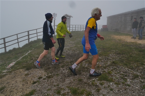 TRAIL di PIZZO San Michele N°3157 FOTO scattate a raffica in VETTA da Peppe Dalessio con nebbia e gran freddo - foto 3148