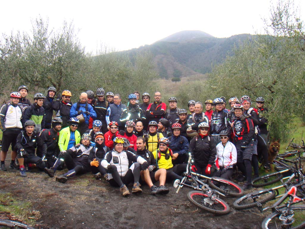 Brindisi e pranzo di fine anno dei CARBONARI BIKERS al Vesuvio (NA)