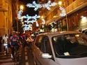 Passeggiata per le strade illuminate di Salerno - foto 16