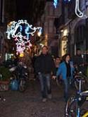 Passeggiata per le strade illuminate di Salerno - foto 54