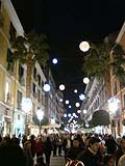 Passeggiata per le strade illuminate di Salerno - foto 73